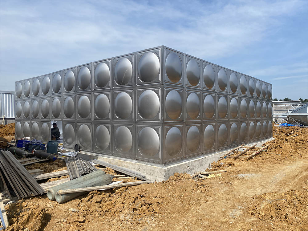 Installation and export of stainless steel water tank manufacturers in China1.jpg